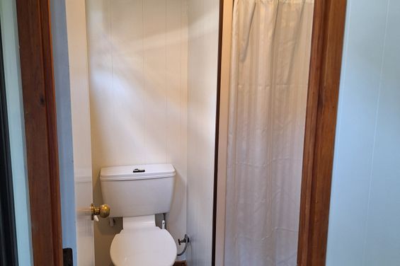 Unit%2018%20toilet%20shower